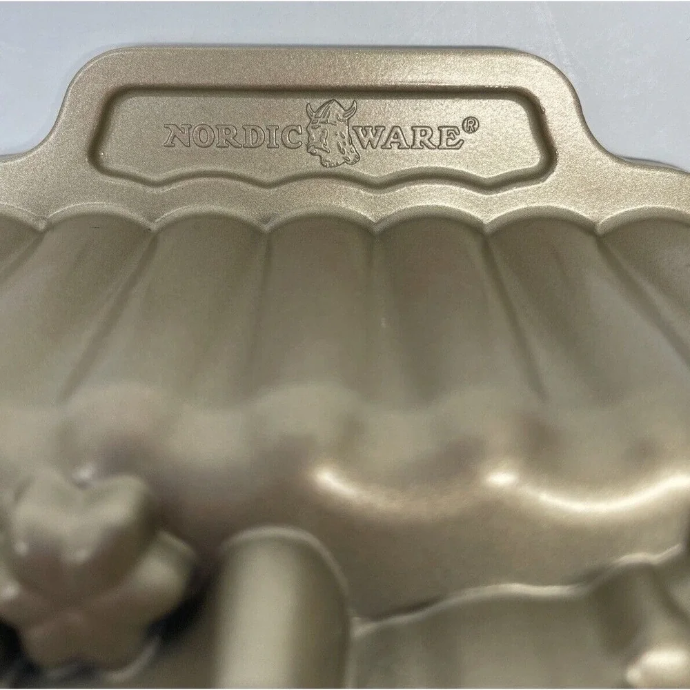 Nordic Ware 3D Christmas SANTA'S SLEIGH Loaf Pan 6 Cup USA Heavy Cast Aluminum